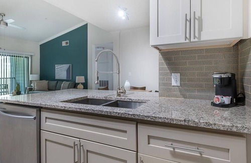 Austin Apartment | Landing at Cortland South Park Terraces - 2 Bedrooms in Southpark Meadows