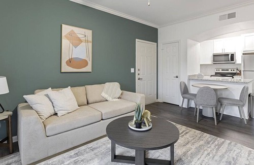 Fort Worth Apartment | Landing at Cortland Ridglea - 1 Bedroom in Ridglea