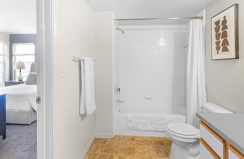Wichita Apartment | Landing at Crown Chase Apartments - 1 Bedroom in Downtown Wichita