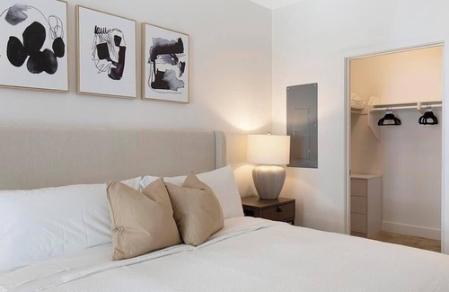 Lincoln Acres Apartment | Landing at Del Oro on Broadway - 1 Bedroom in Downtown Chula Vista