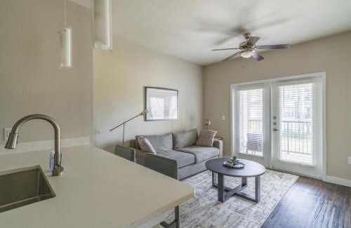 Katy Apartment | Landing at Falcon at Grand Harbor - Katy