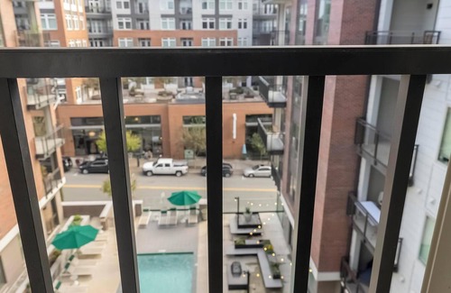 Downtown Apartment | Landing at Foster on the Park - 1 Bedroom in Do.