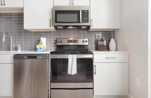 Downtown Apartment | Landing at Foster on the Park - 1 Bedroom in Do.
