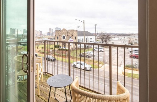 Avondale Apartment | Landing at Iron City Lofts - 2 Bedrooms in Lakeview District