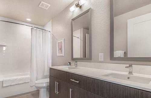 Biggar Apartment | Landing at Legacy Gateway Apartments - 2 Bedrooms in Downtown Fort Myers