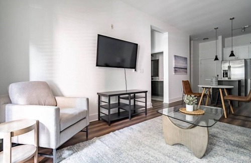Cary Apartment | Landing at Lofts at Weston Lakeside - 2 Bedrooms in Cary