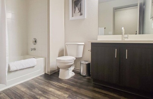 Denver Apartment | Landing at Mile 44 Apartments - 2 Bedrooms in Downtown Denver