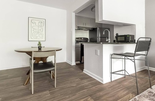 Winston - Salem Apartment | Landing at Northcliffe Forest - 1 Bedroom in No.