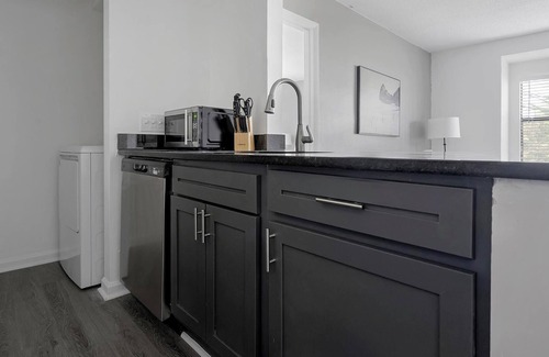 Winston - Salem Apartment | Landing at Northcliffe Forest - 2 Bedrooms in N.