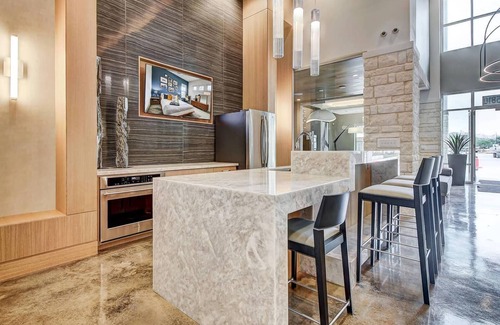 Wetmore Apartment | Landing at Oxly at the Merc - 1 Bedroom in Utsa.