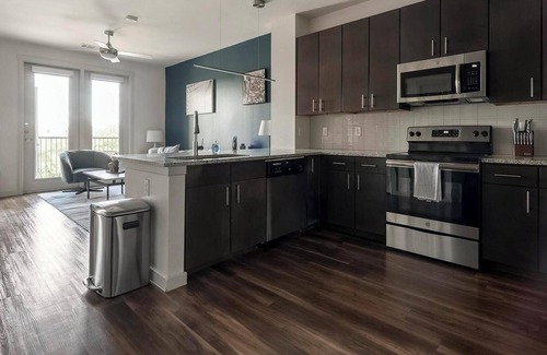 Wetmore Apartment | Landing at Oxly at the Merc - 1 Bedroom in Utsa.