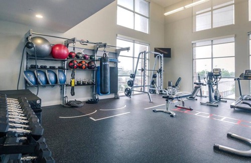 Terrell Heights Apartment | Landing at Republic at Alamo Heights - Studio in Uptown