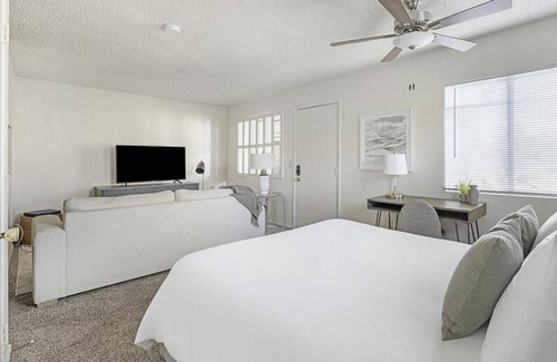 Glendale Apartment | Landing at Stillwater - Studio in Downtown Glendale