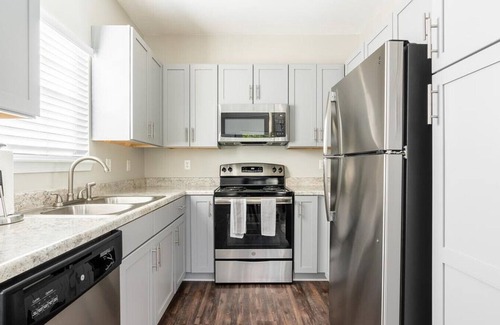 Midlothian Apartment | Landing at Swift Creek Commons Apartments - 3 Bedrooms in Brandermill