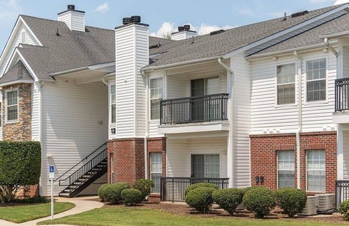 Midlothian Apartment | Landing at Swift Creek Commons Apartments - 3 Bedrooms in Brandermill