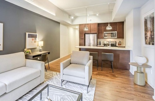 Southeast Omaha Apartment | Landing at The Breakers - 1 Bedroom in Downtown