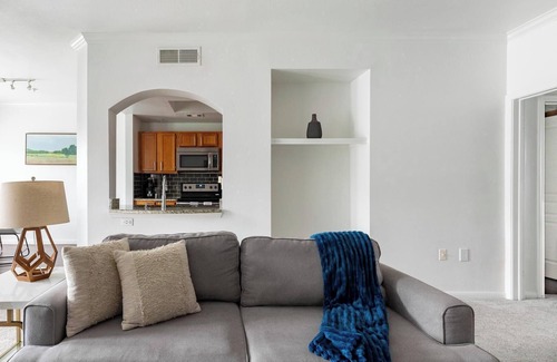 Downtown Fort Worth Apartment | Landing at The Henderson - 1 Bedroom in Downtow.