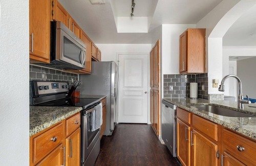 Downtown Fort Worth Apartment | Landing at The Henderson - 1 Bedroom in Downtow.