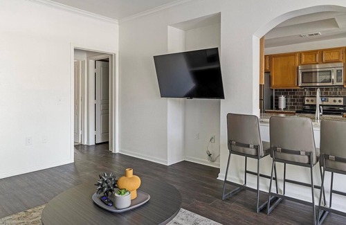 Downtown Fort Worth Apartment | Landing at The Henderson - 1 Bedroom in Downtow.