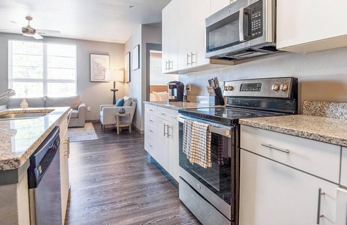 University District Apartment | Landing at The Nine @ Memphis - 4 Bedrooms in U.