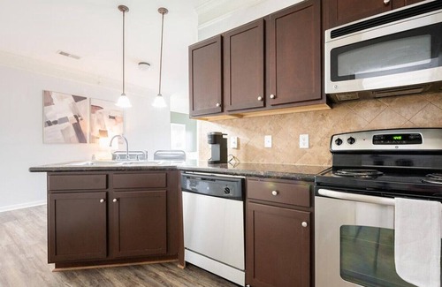 Overland Park Apartment | Landing at The Sovereign at Overland Park Apartments - 1 Bedroom in St. Andrews Highlands