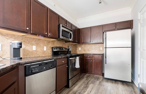 Overland Park Apartment | Landing at The Sovereign at Overland Park Apartments - 1 Bedroom in St. Andrews Highlands