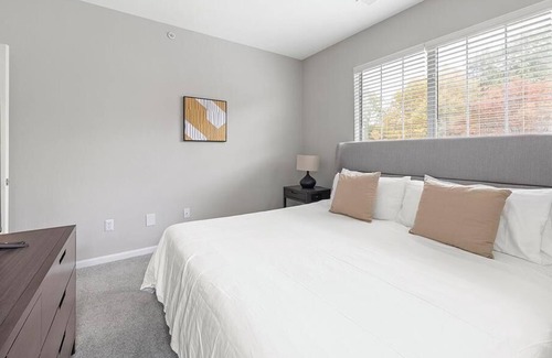 Northwest Raleigh Apartment | Landing at Thornhill - 2 Bedrooms in Northwest Raleigh