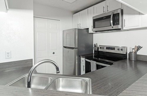 Southside Apartment | Landing at Timberwalk at Mandarin - 2 Bedrooms .