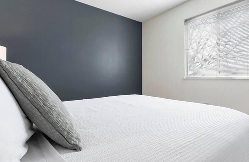 Ballwin Apartment | Landing at Waterford Manors - 2 Bedrooms in Valley Park