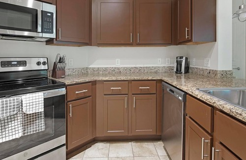 Chillum Apartment | Landing | Beautiful 1BD, Courtyard, Gym