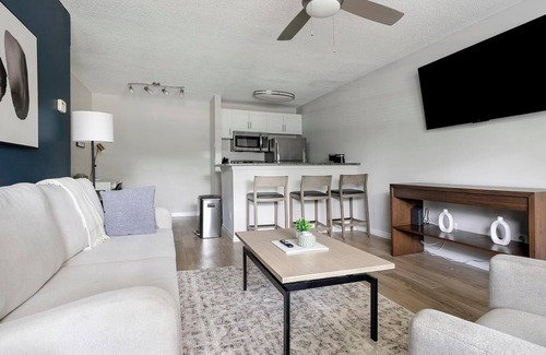 Villas Apartment | Landing | Beautiful 1BD, Gym, Pool