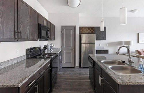 Fort Worth Apartment | Landing | Beautiful 1BD, Rooftop Lounge, Game Room