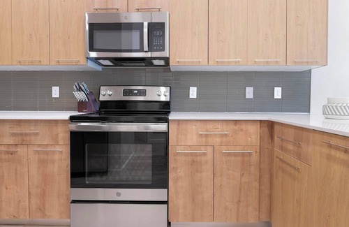 Florida Center Apartment | Landing | Beautiful 1BD, Clubhouse, Yoga Studio