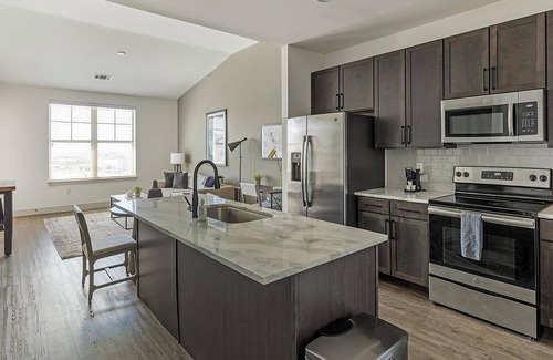 Denton Apartment | Landing | Beautiful 1BD, Courtyard, Gym