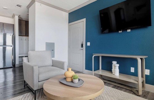 Manor Apartment | Landing | Beautiful 1BD, Courtyard, Gym