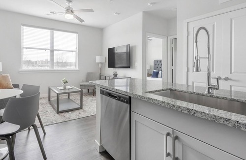 Spring Branch East Apartment | Landing | Beautiful 1BD, Gym, Pool
