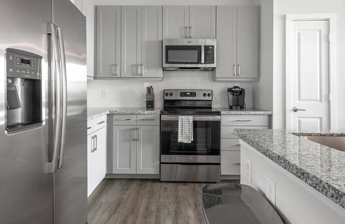 Spring Branch East Apartment | Landing | Beautiful 1BD, Gym, Pool