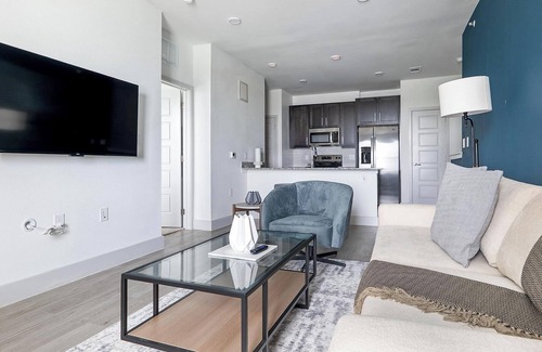 Austin Apartment | Landing | Beautiful 1BD, Gym, Pool