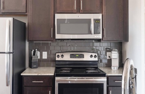Buda Apartment | Landing | Beautiful 1BD, Gym, Yoga Studio