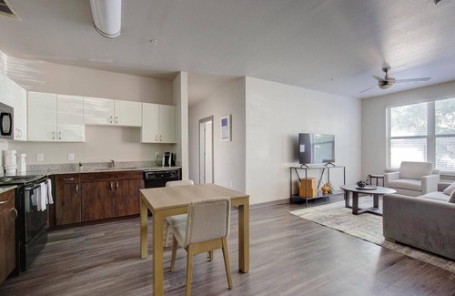Tobin Hill Apartment | Landing | Beautiful 2BD, Gym, Courtyard