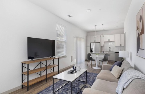 Fort Worth Apartment | Landing | Beautiful 2BD, Clubhouse, Pool