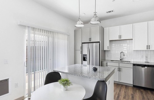 Fort Worth Apartment | Landing | Beautiful 2BD, Clubhouse, Pool