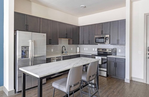 Denton Apartment | Landing | Beautiful 2BD, Gym, Courtyard