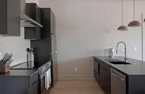 Inglewood Apartment | Landing | Beautiful 2BD, Rooftop Lounge