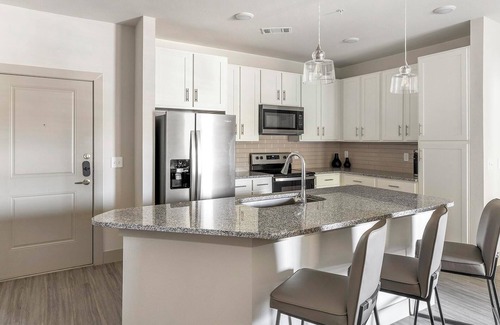 South Arlington Apartment | Landing | Beautiful 1BD, Pool, Clubhouse