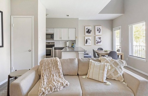 Fort Worth Apartment | Landing | Chic 1BD, Courtyard, Gym