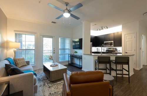 Park Ridge Apartment | Landing | Chic 1BD, Courtyard, Pool