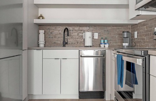 Norris Square Apartment | Landing | Chic 1BD, Gym