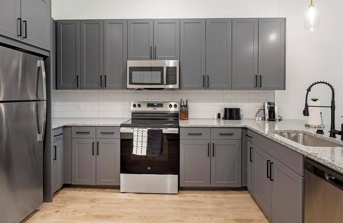 Denton Apartment | Landing | Chic 1BD, Gym