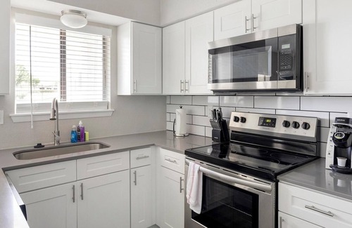 Fort Worth Apartment | Landing | Chic 1BD, Gym, Courtyard